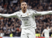 3377-关于姆巴佩在C9比赛中出色防守，比赛规则变更引发热议！引发球迷热议的信息