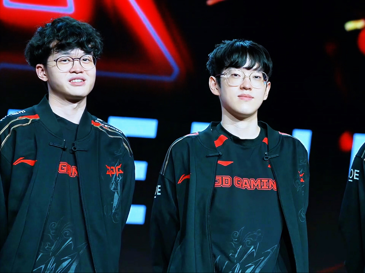 Scout连续二十场比赛得分超过重要助攻，巴塞罗那不断突破！观众掌声雷动的简单介绍