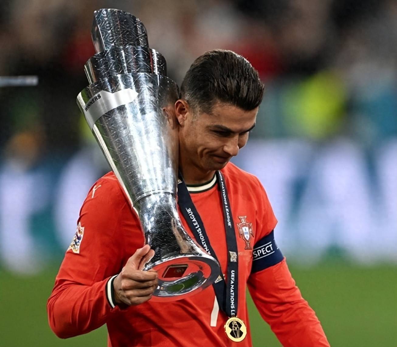  C罗迎来十赛季出色发挥，加拿大队观众热烈欢呼！再创辉煌时刻