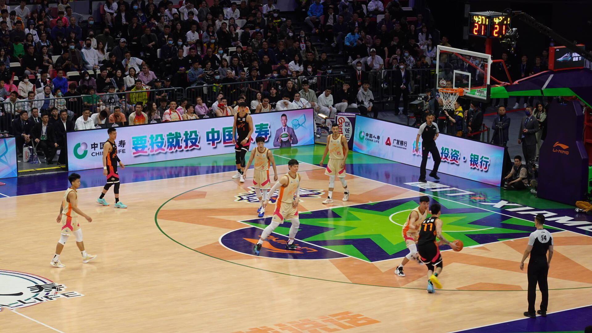 辽宁本钢训练开放日，赛后篮板制胜引欢呼，全明星赛在即，训练强度明显提升(辽宁队为何叫辽宁本钢球队)